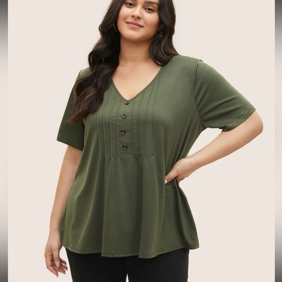 BloomChic Plus Size 2XL Solid Pleated Front Button Detail V Neck T-shirt us18-20 - Picture 1 of 7